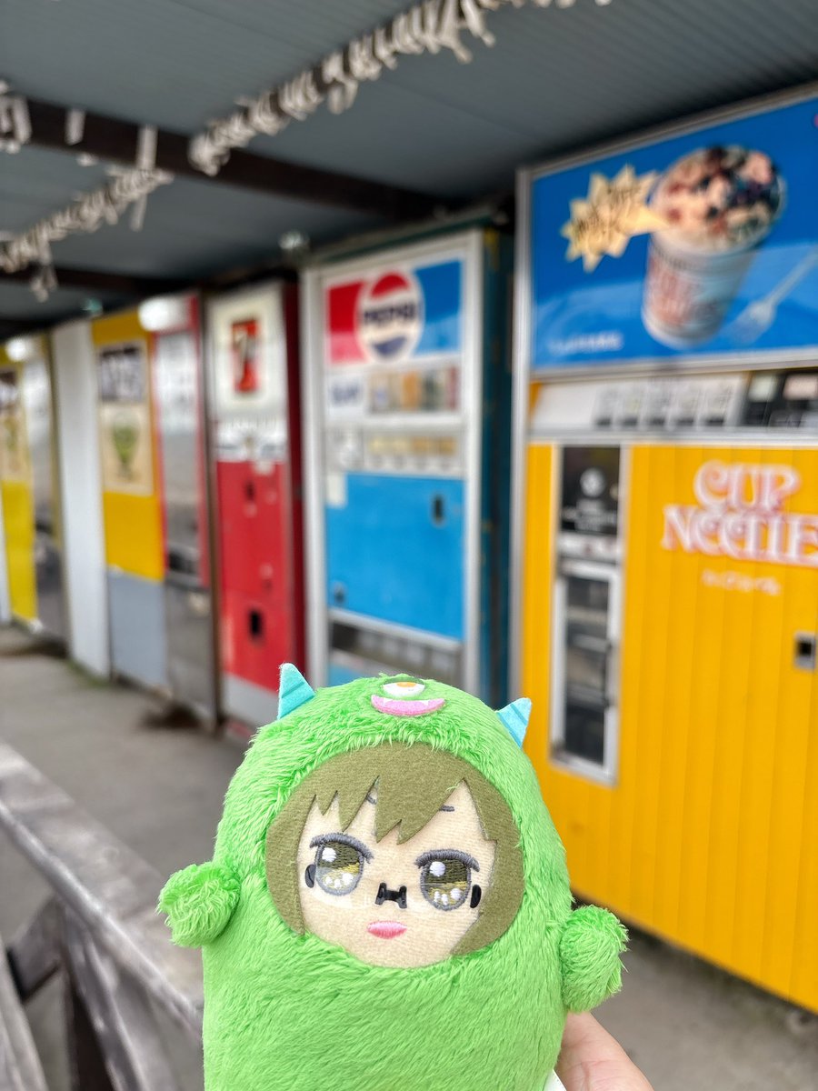 MonyamaDays's tweet photo. レトロ自販機屋さんにお出かけ
ﾔｰ!
 #今日のモンヤマ https://t.co/OjNMGVHiEO