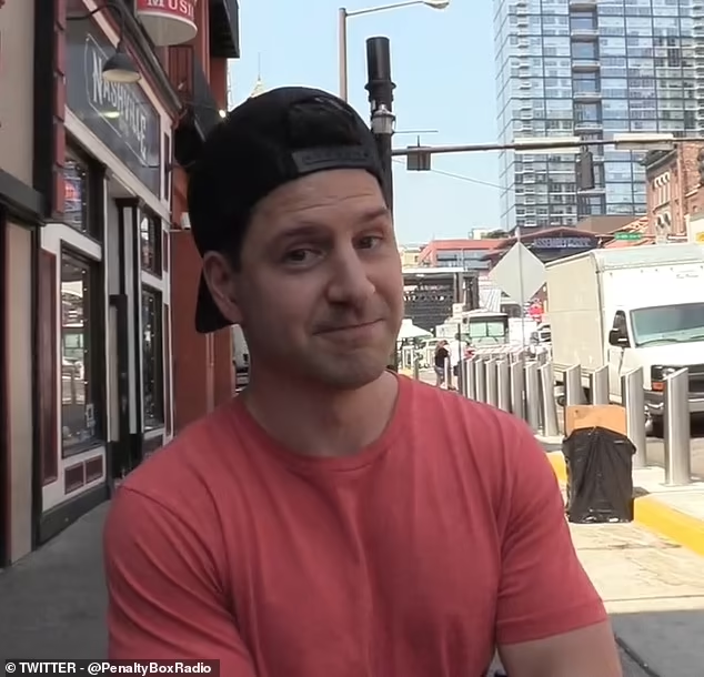 JVDBSZN's tweet photo. should have known as soon as he did this gay ass smirk he didn't know fucking SHIT ABOUT HOVKEY https://t.co/GrdCBTV6w6