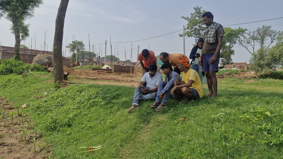 CIPMC_Ranchi's tweet photo. फसल सर्वेक्षण के दौरान रामगढ़ जिले में किसानों को बीजोपचार के महत्व एवं प्रयोग तथा एनपीएसएस मोबाइल ऐप के प्रयोग की जानकारी दी गई। https://t.co/dpiaXdnqcu