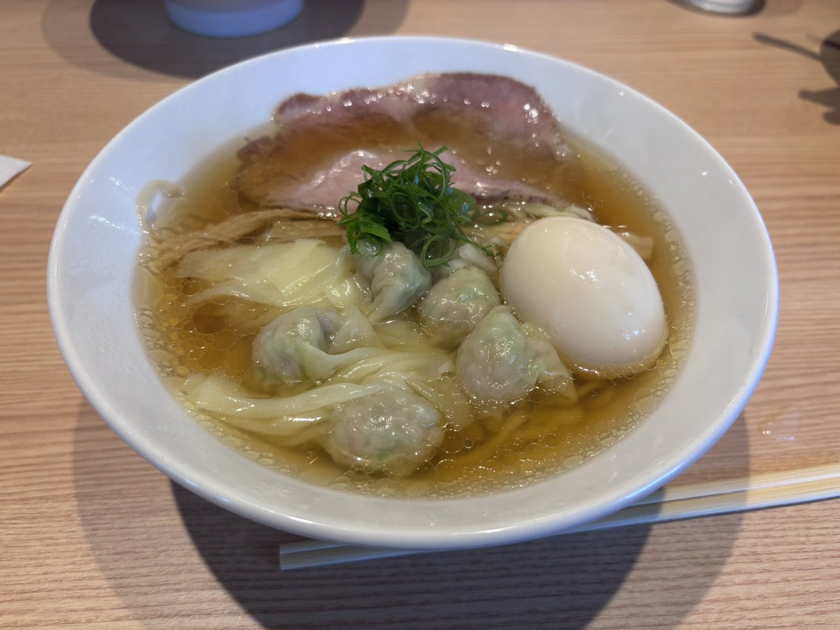 chanchi_0120's tweet photo. 一潤　イオンの近く
歩けばええやろ、ってことでオープンめがけて歩いて一潤行ったら10:30ですでに店の外まで並んでいた。
入店からすぐ着丼、スープめっちゃうまい。旧店舗のりはるかに美味しかった。
つくばにない感じのラーメン。また来たい！ https://t.co/0A8hHK33ve