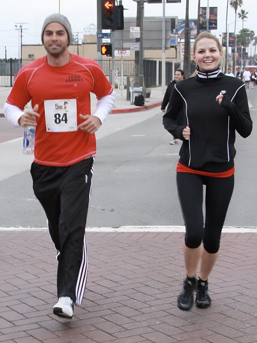 jmo_fan_'s tweet photo. ๐๐ผโโ๏ธ For the #GlobalRunningDay we find @jenmorrisonlive with @gerardocelasco participating at the Padres Contra El Cancer Annual "Stand for Hope" 5K Run / Walk. Rose Bowl, Pasadena in California, March 21, 2009.
โฏ This date represents the first meeting between Jen & Gerry ! โค๏ธ https://t.co/0AHY0BqxKW