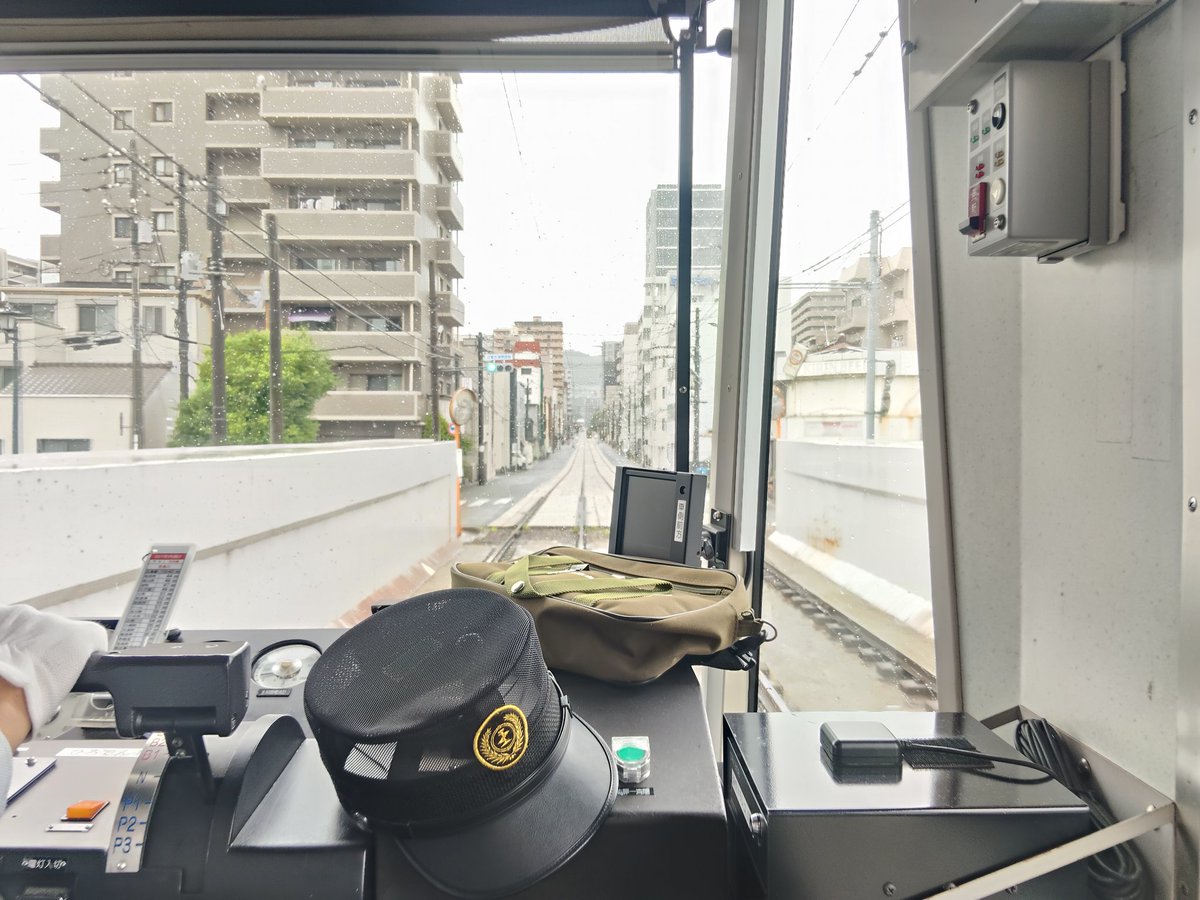 MeCgc3s's tweet photo. 土橋→観音町のこの狭い区間好きだけれども、乗り降りする人にとっては危険極まりないなと改めて思った。 https://t.co/ARDTVF2woA