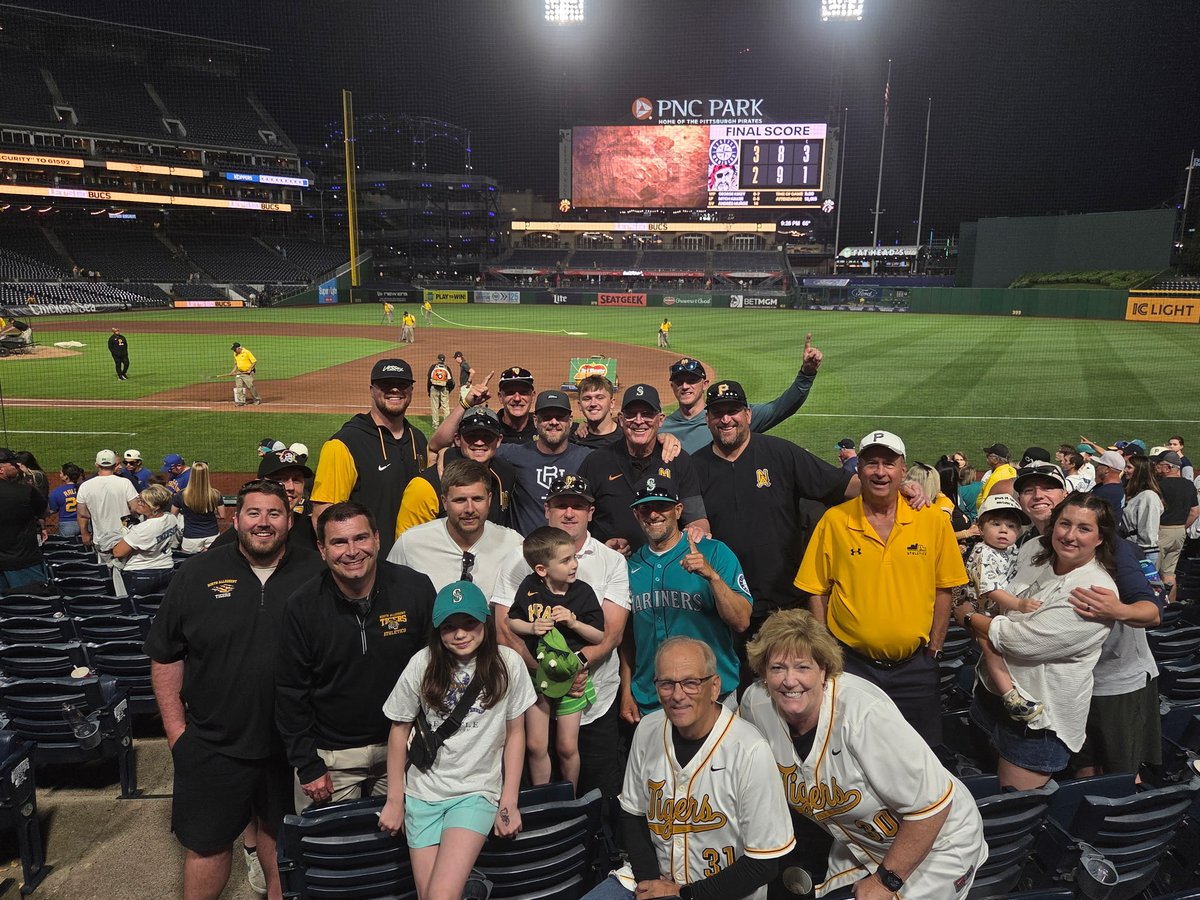 NATigerAthletic's tweet photo. The North Allegheny Athletic Department was out in full force for @ColeYoung23 debut in Pittsburgh! https://t.co/XLoywFpRUT