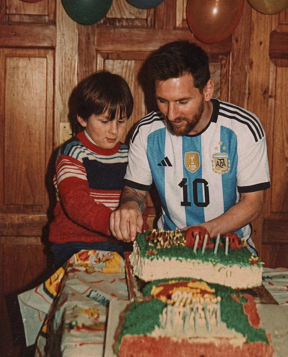 1Vanka99's tweet photo. GOAT 🐐 Happy birthday Leo Messi! 🇦🇷
#FIFAWORLDCUP https://t.co/7opV3W6c1v
