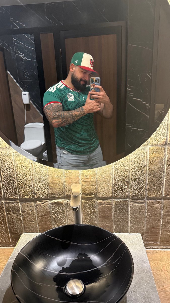 reybuentello05's tweet photo. Mexican daddy https://t.co/Gp1ChOcefP