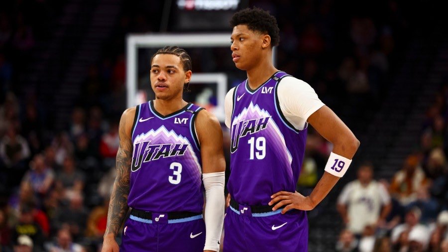 BagleyKSLsports's tweet photo. Here comes Utah ⭐️⭐️⭐️⭐️⭐️⭐️ https://t.co/GVriDJ6dWi
