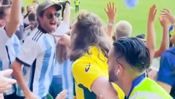 daftcovery's tweet photo. decir que sos de Argentina durante el mundial se siente así https://t.co/pFPcrwmmB8