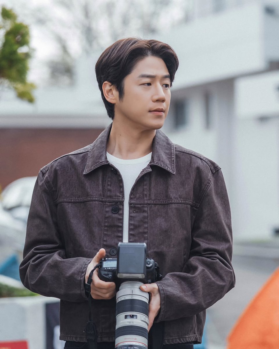 jun_time0113's tweet photo. 에일리언컴퍼니 인별 #정준원🌟

📸 MBC '유부녀 킬러' 캐릭터 스틸

일터에서는 정의감으로 똘똘 뭉친
저돌적인 열혈 기자 ✍️
가정에서는 최고의 '사랑꾼' 남편이자
다정한 '딸바보' 아빠 💓

다채로운 매력을 장착한 '직진남' 권태성
캐릭터 스틸 공개 💟

📺 MBC 금토드라마 <유부녀 킬러> 
7월 31일 (금) 밤 09:50 첫 방송