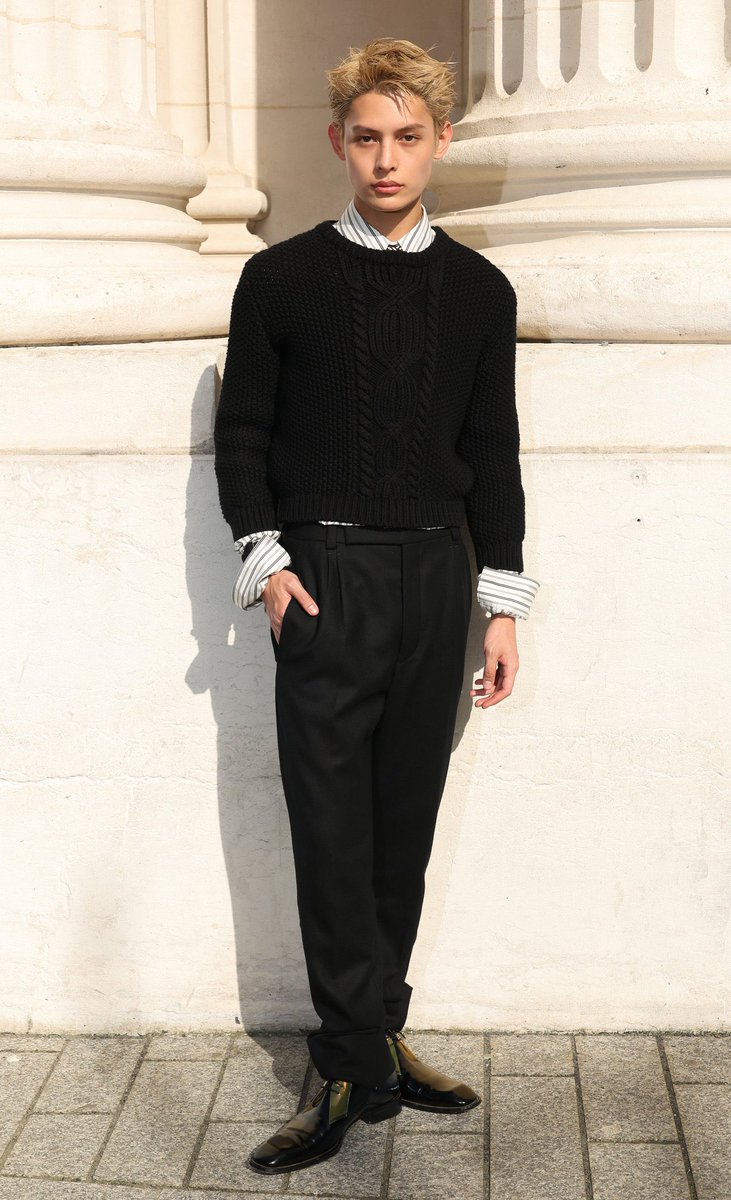 nayuko0504's tweet photo. I just woke up omg, what's going on? He's so handsome!

 #JAMESxSaintLaurent
#JAMESxParisFashionWeek 
#JAMESatSaintLaurentSS27 https://t.co/9lKYhrEhQE