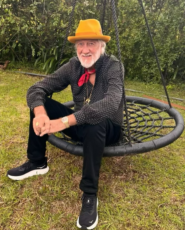 rocknrollgarag1's tweet photo. Happy 79 birthday to drummer Mick Fleetwood! https://t.co/H1mWjpeBqB
