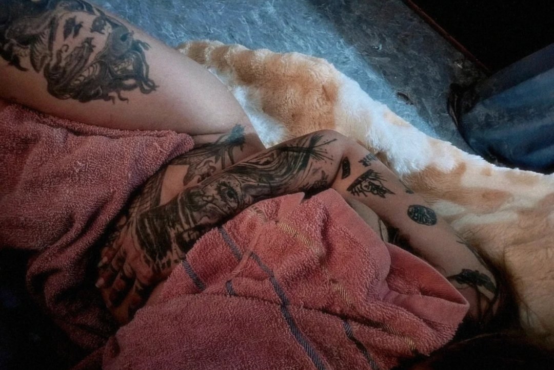 azmochakrimm's tweet photo. Lakas ng ulan flex ko nga tatts ko https://t.co/95shwAd7IS