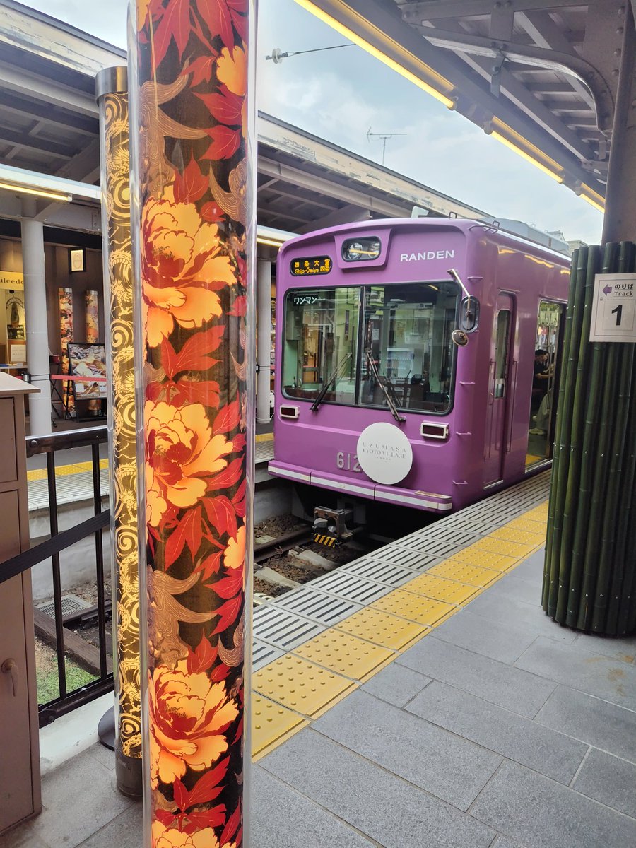 Kikyo1202's tweet photo. 嵐電の車両、レトロで可愛い https://t.co/7gKdtYIfGh