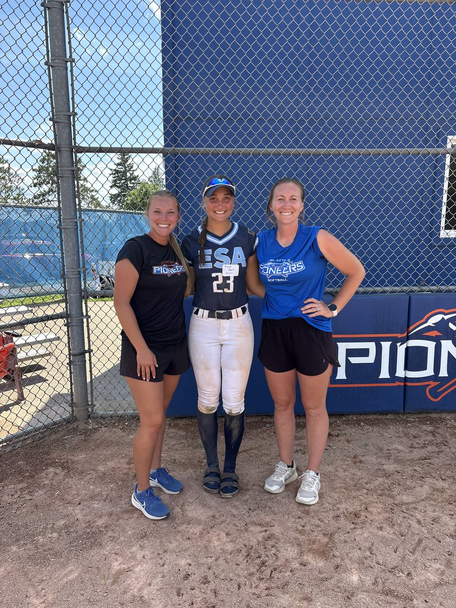 kinleeabell2027's tweet photo. Had a great time at the @UWPlattSoftball camp!! Thank you so much @riley_kelsch @CoachBeccaRunde for putting on an amazing camp and for all the helpful feedback!! @ESA_Sowinski https://t.co/pazF30QRQs
