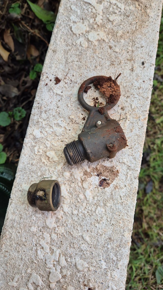 pirajagua's tweet photo. Nuevo miedo desbloqueado 
Transformador explotó en la madrugada y esto cayó en el patio. Como bala perdida. @ANDEOficial @ABCDigital https://t.co/NguJnp9PC8