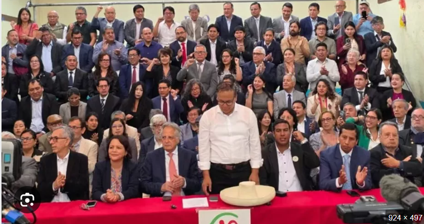 alvarezrodrich's tweet photo. Entre los muchos promotores de la candidatura de Roberto Sánchez (excepto MOVADEF, Antauro, JDPérez, etc.), ¿habrá quien critique su desconocimiento del resultado electoral? ¿Sinesio, Francke, Rodríguez Cuadros, López Chau, podcasts, exministros? ¿O son pelotudeces democráticas? https://t.co/mQ4eXHvbjc
