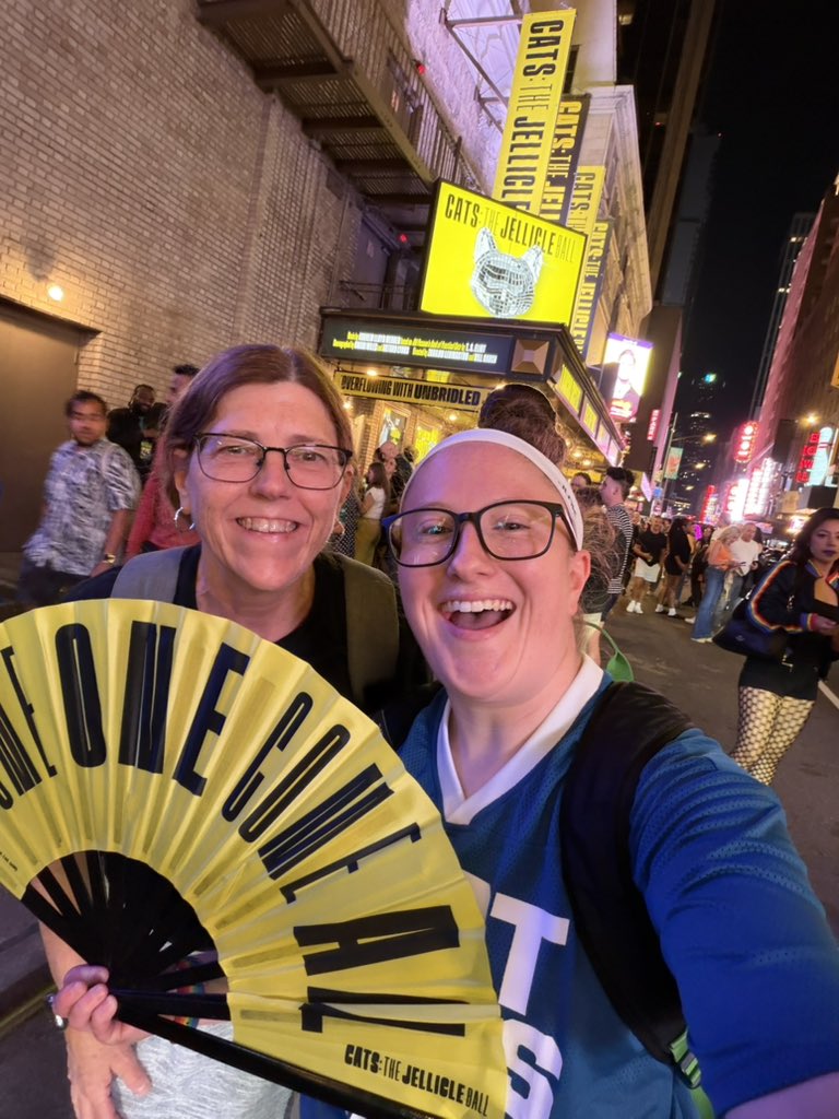 savaglad's tweet photo. HAPPY PRIDE to all the Jellicle Kitties! 😺🌈 @jellicleballnyc https://t.co/qRuf7QhZfF