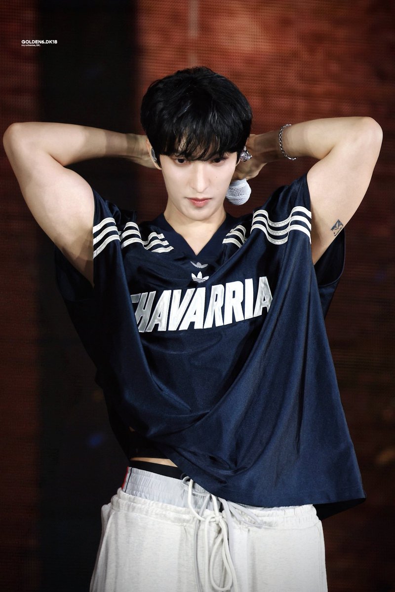 kyeomties's tweet photo. and if I put these pics side by side now what https://t.co/h2G6ImqLvR