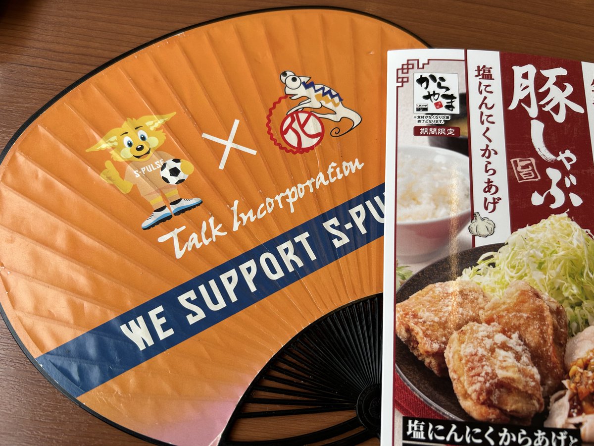 moonkazaguruma's tweet photo. 昨日のランチ🍽✨
足元切ったら組み紐リングが1つ外れてしまった🥺
からやまの唐揚げをハーフカットしてもらったらすごく食べやすかった😁
#AmijakanWatch
#銀久
#yuen
#からやま https://t.co/Jl7v7oLzhm