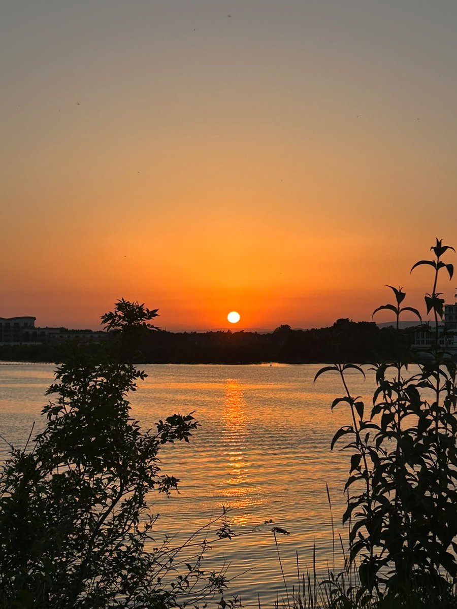 waynotugwell's tweet photo. Sunset Cardiff Bay https://t.co/NiwVSuaVlQ