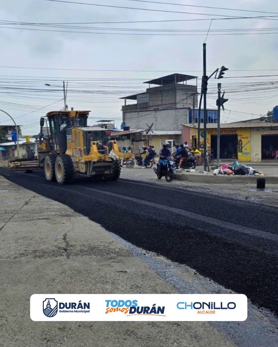 GobiernodeDuran's tweet photo. Seguimos mejorando la movilidad en El Recreo. Realizamos trabajos de bacheo en la 4ta y 5ta etapa para brindar calles más seguras y en mejores condiciones para todos.

#TodosSomosDurán
@CHONILLOec https://t.co/yMW13qb7VN