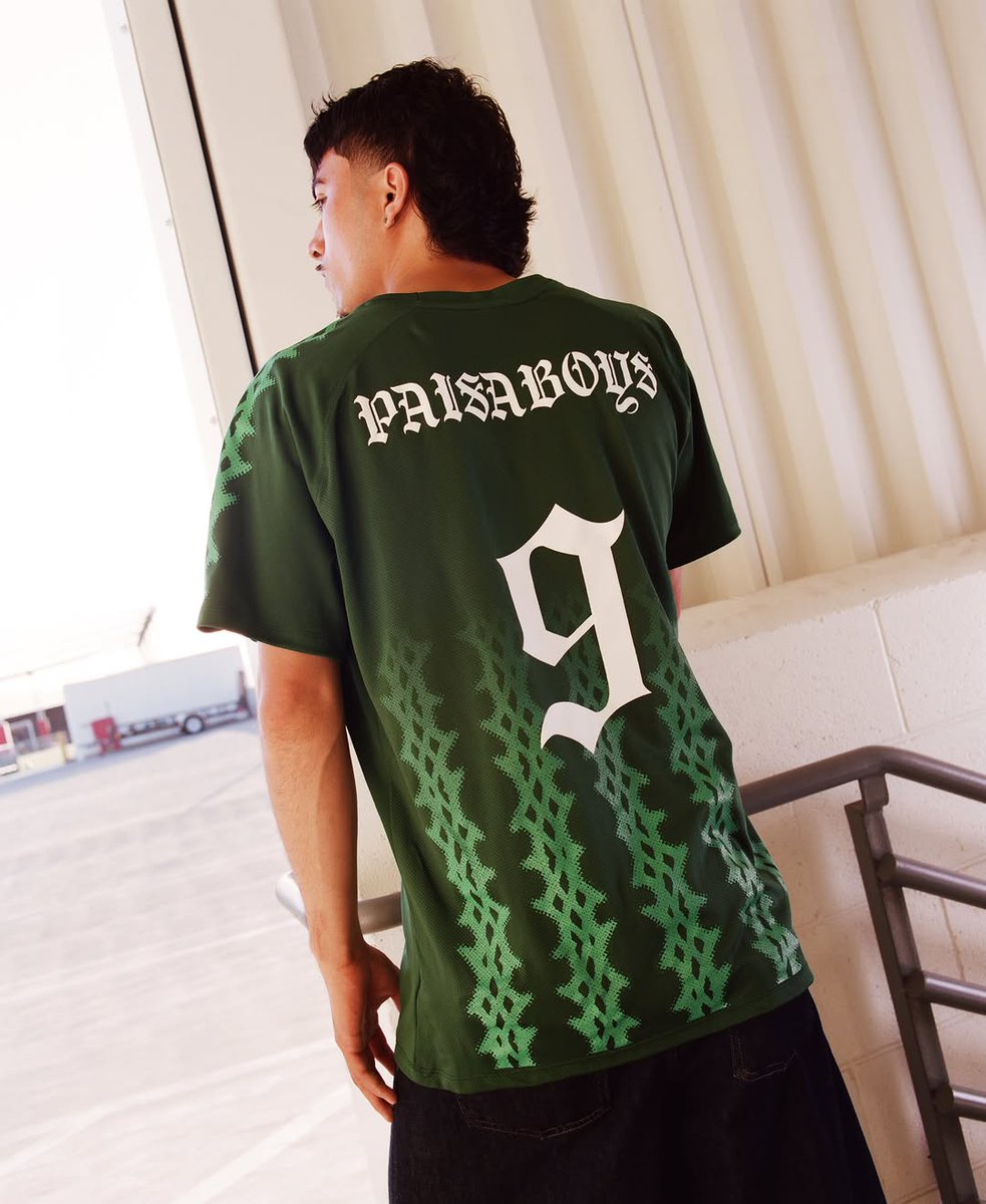 JustFreshKicks's tweet photo. Raúl Jiménez's Paisa Boys x Nike Jersey 🇲🇽

🗓️ June 25th https://t.co/tuJltgDs1l