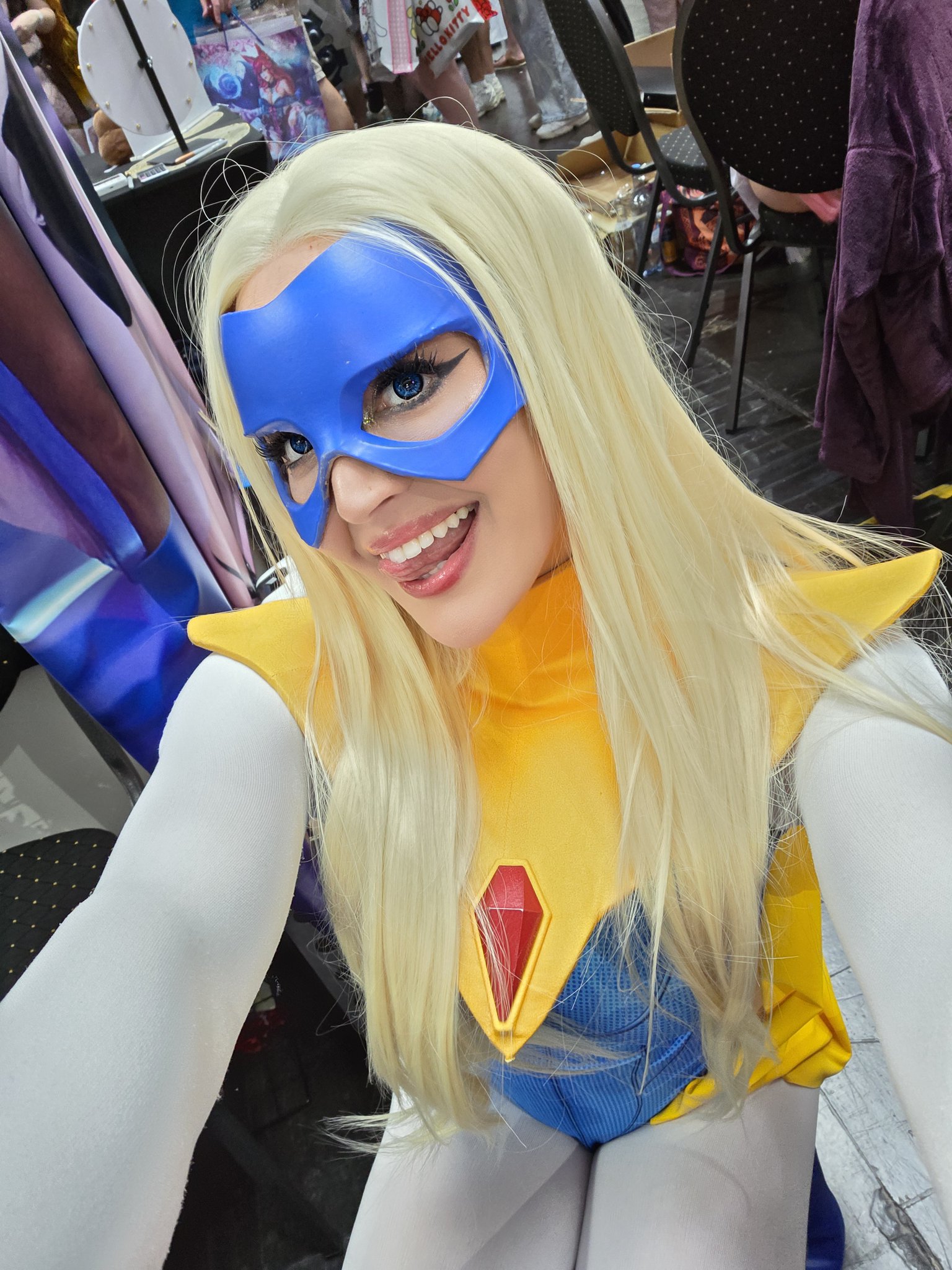 I've done Blonde Blazer for a few cons now, should I do a full photoshoot?? https://t.co/KCOL4KP2BI