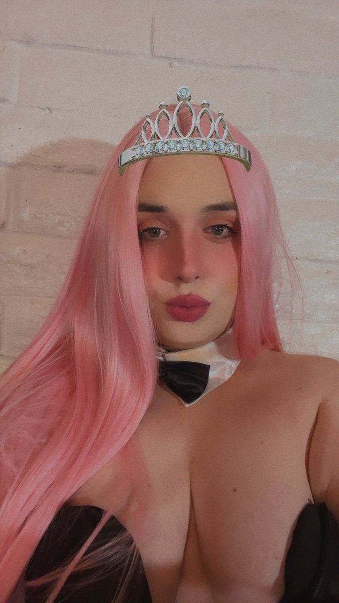 fartgothgf's tweet photo. new video up on my oh ef 💙🤍 https://t.co/jYZ65BKdpM