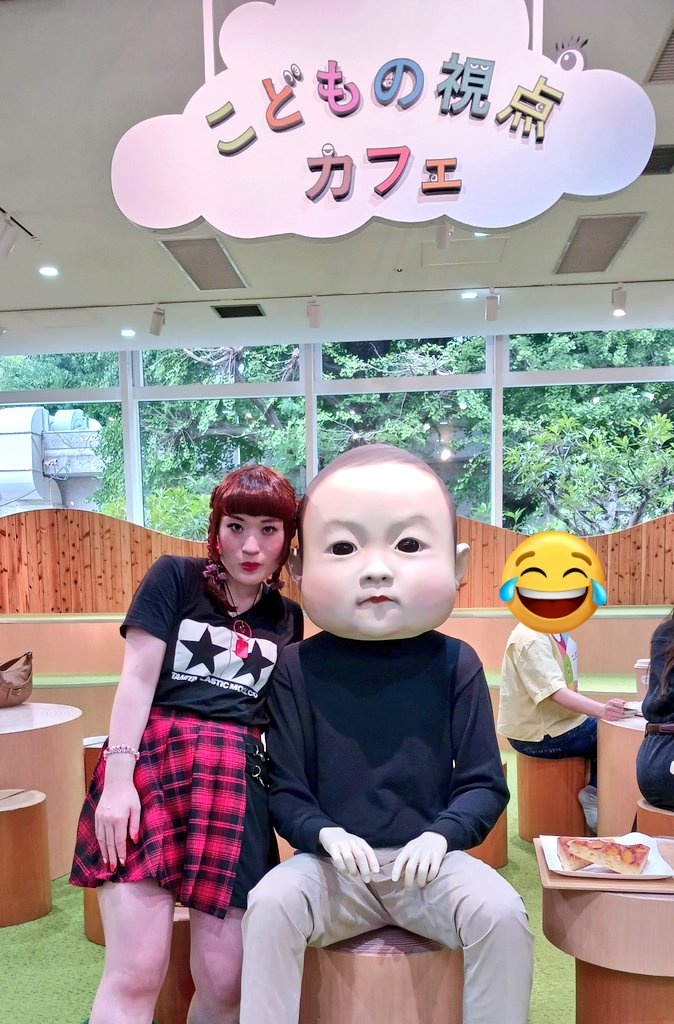 ichiamou_gya's tweet photo. 小1にとってのランドセルの重さ、大人換算で約18.9キロ！
店員さんに手伝ってもらいながら背負って、すごく重かったです💦💦 https://t.co/G79G23sSIY