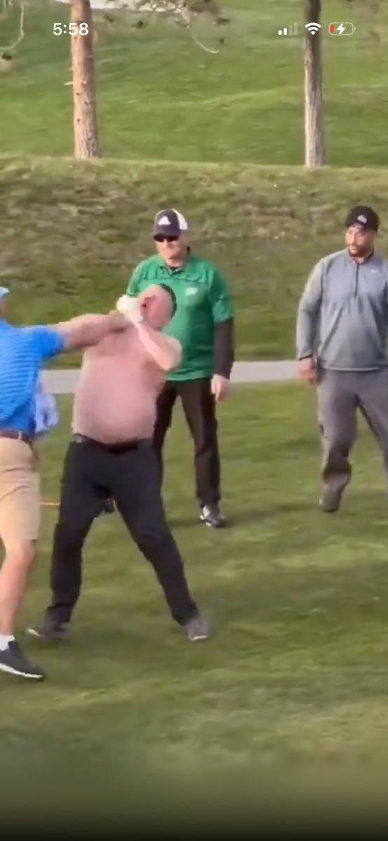 TheASHY_DaddyWP's tweet photo. @ApexJonesHACKED He was walking around the green Like DEBO😂😂😂 https://t.co/wnvFouW5kB