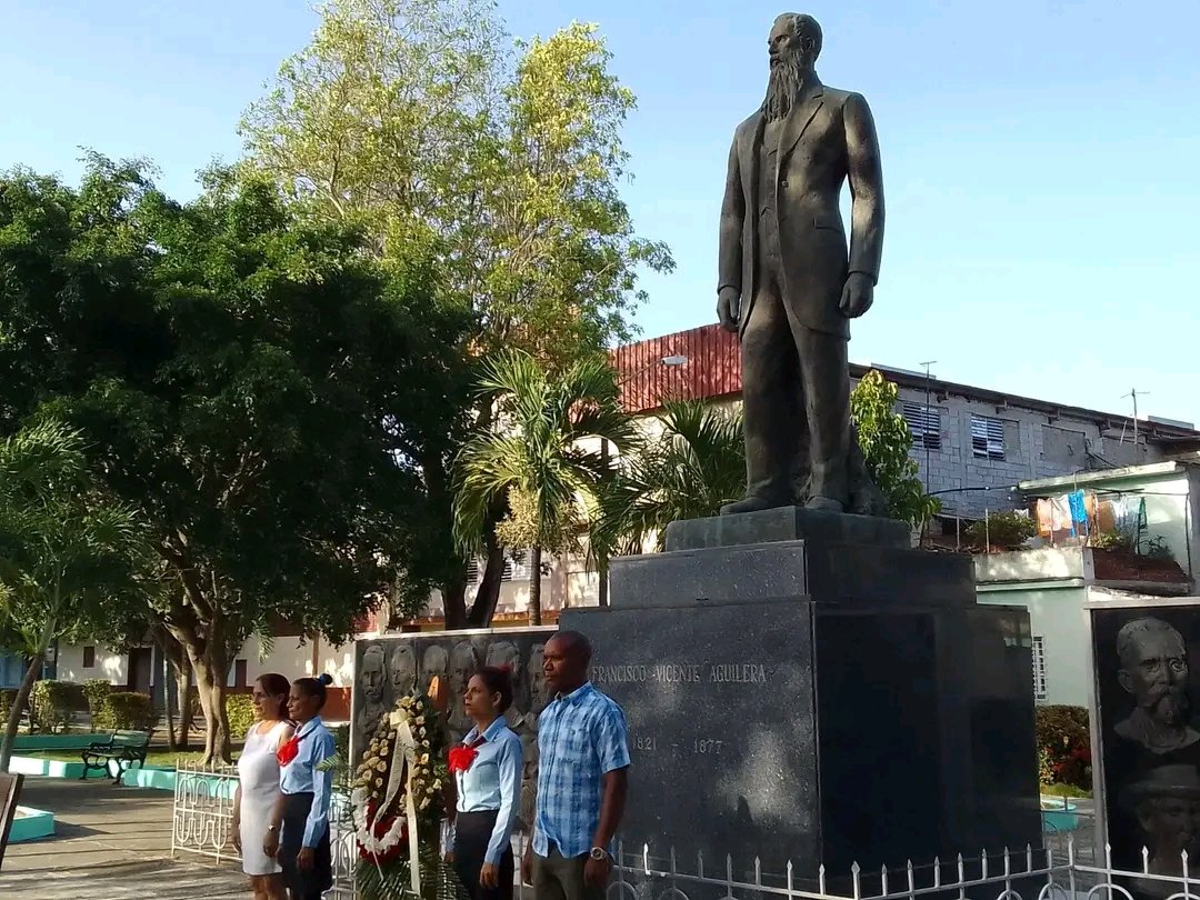 GalanCuba's tweet photo. Homenaje a Francisco Vicente Aguilera desde #Bayamo en el 205 Aniversario de su natalicio. #ProvinciaGranma #CubaViveEnSuHistoría https://t.co/FHEAekNF3r