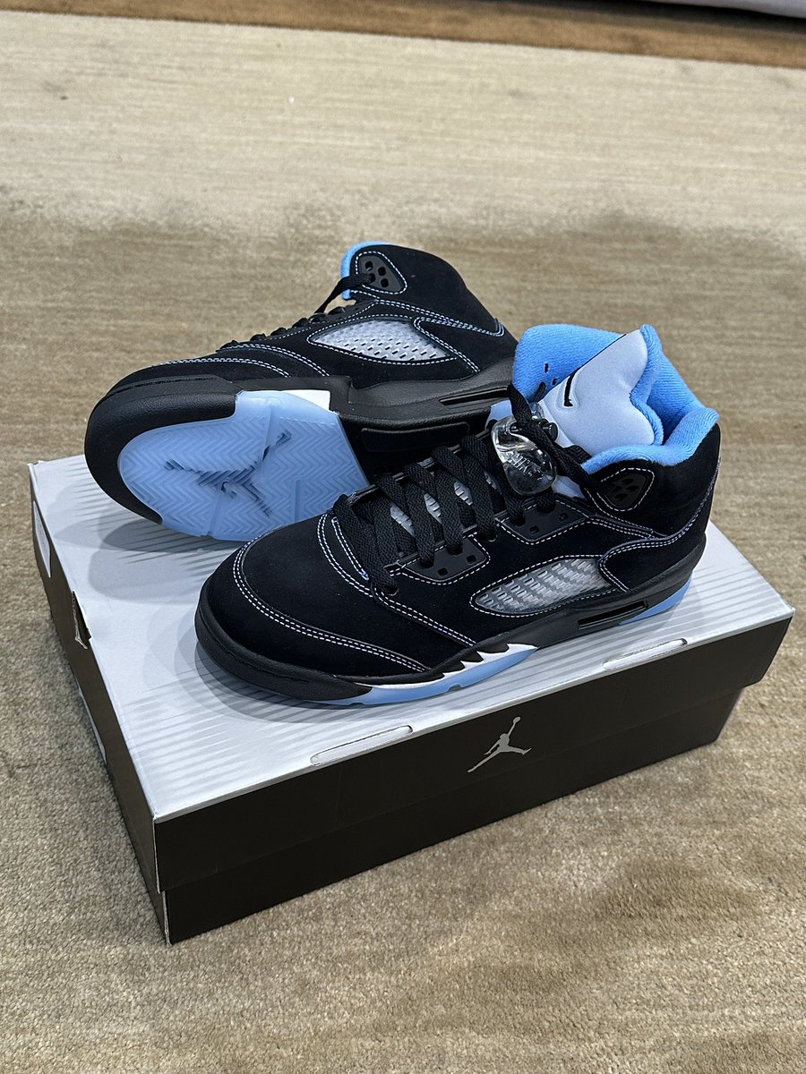 SNKRVisionista's tweet photo. Latest pickup: Must Have at Launch Edition 
What more can I say about these Jordan 5 UNC. 10/10 I highly recommend 🔥🔥🔥
#jordan5 #jordan5UNC #sneakerenthusiast #sneakerheadlife #sneakervisionista https://t.co/qH8B8bzsZx