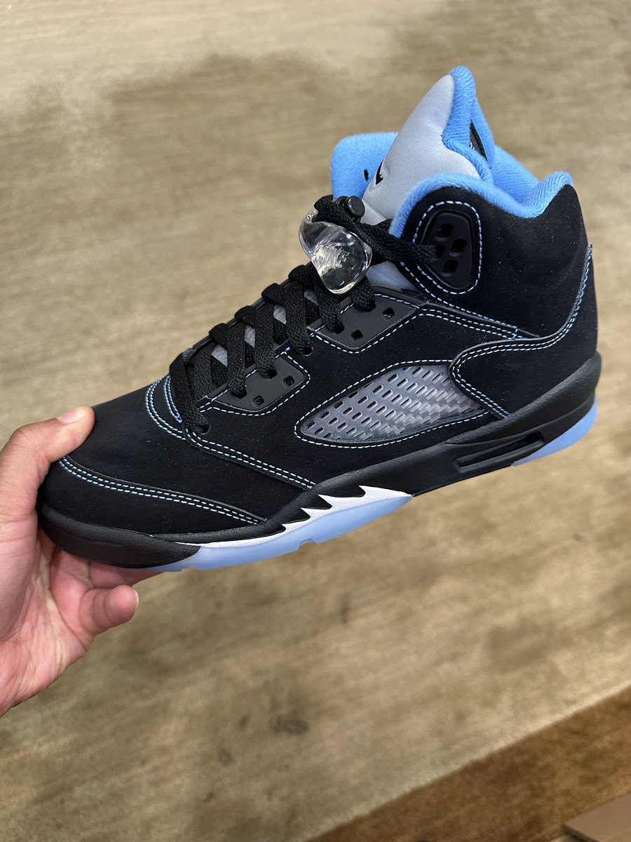 SNKRVisionista's tweet photo. Latest pickup: Must Have at Launch Edition 
What more can I say about these Jordan 5 UNC. 10/10 I highly recommend 🔥🔥🔥
#jordan5 #jordan5UNC #sneakerenthusiast #sneakerheadlife #sneakervisionista https://t.co/qH8B8bzsZx