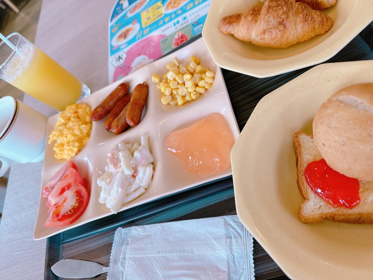 abecchismile's tweet photo. おっす❗️ 久しぶりヽ(*'▽'*)ﾉ
おはようございます☀️
たまにはいいよね✨️  #モーニング ☕️🍞🍚  #洋食 派❓  #和食 派❓
あなたはどっち❓ あっ❗️トマト🍅苦手だったごめんごめん💦 横にどけといて✋ あっ この夕張メロン🍈のゼリー美味しいよ🍴😋
「さぁ、今日も1日ゆるふぁい🍀」 https://t.co/HeOxbxYecy
