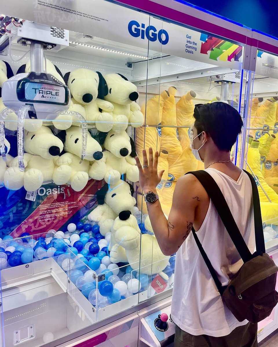 appIjvice's tweet photo. didn't win a single thing...these machines be rigged 😾 https://t.co/RzbAK8TmNe