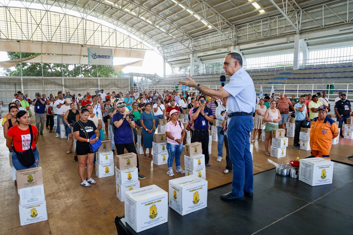 SantaMartaDTCH's tweet photo. Ya son más de 1.323 ayudas humanitarias entregadas por el alcalde Pinedo a los samarios que más lo necesitan.
Esta administración continúa trabajando y reafirma su compromiso de acompañar a las familias que requieren apoyo y atención.
#TransformandoSantaMarta https://t.co/3Krn1D1kt1