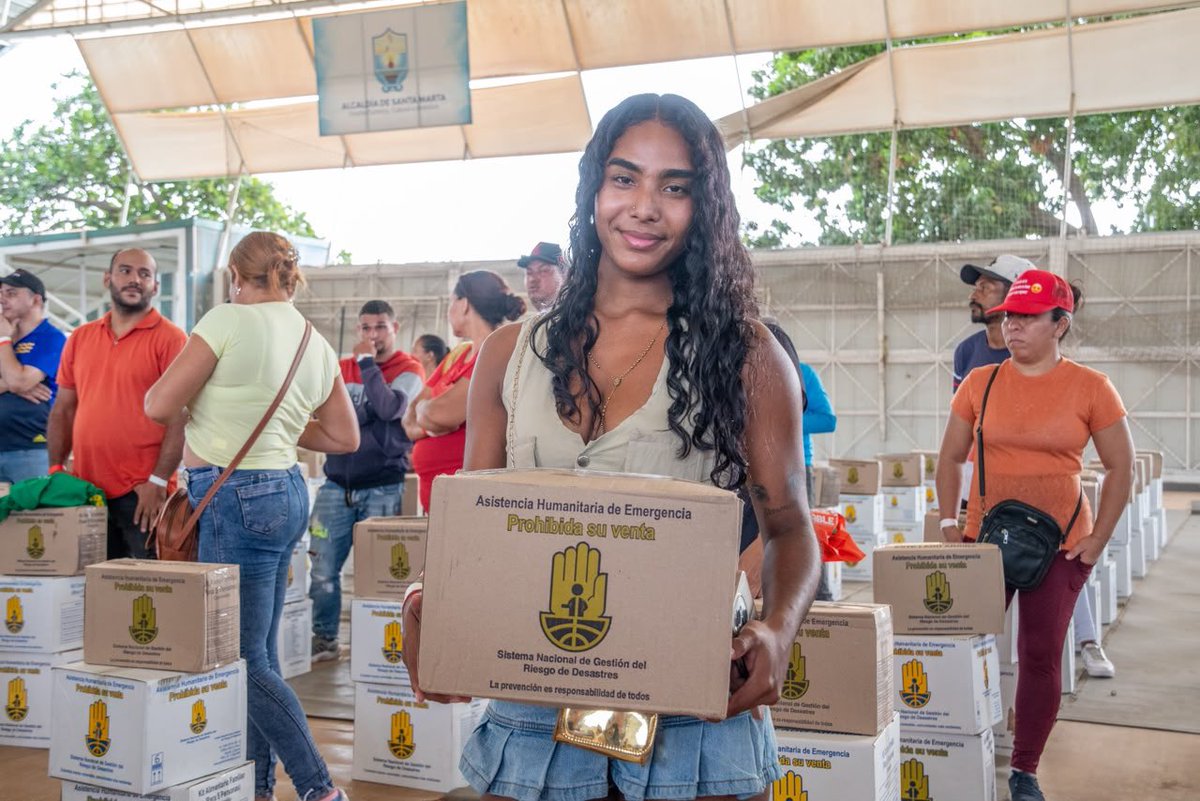 SantaMartaDTCH's tweet photo. Ya son más de 1.323 ayudas humanitarias entregadas por el alcalde Pinedo a los samarios que más lo necesitan.
Esta administración continúa trabajando y reafirma su compromiso de acompañar a las familias que requieren apoyo y atención.
#TransformandoSantaMarta https://t.co/3Krn1D1kt1