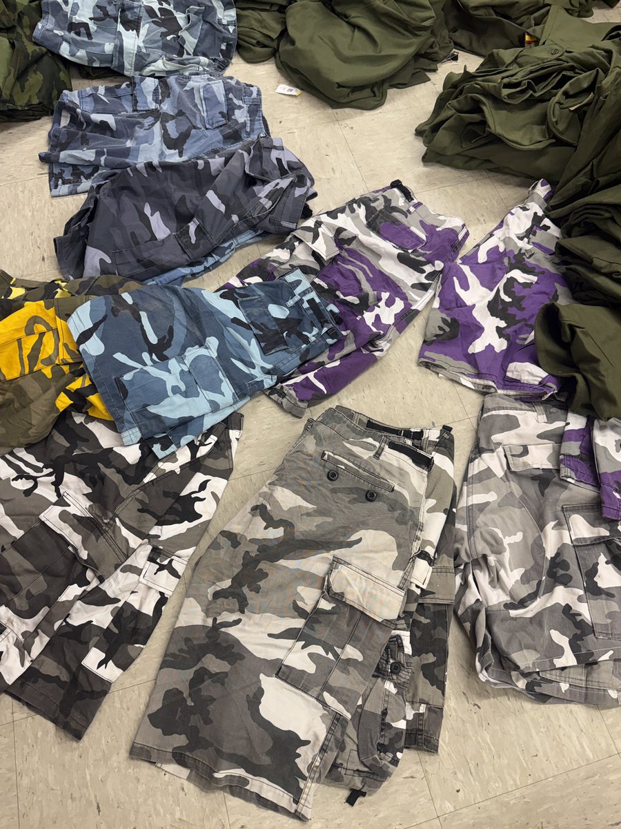 krus_chiki's tweet photo. doing some very important sorting rn https://t.co/XqDOaLwzeI