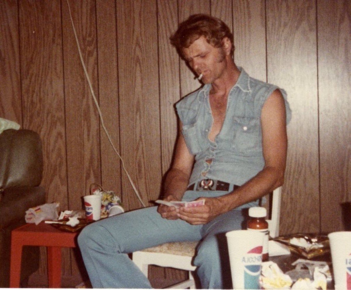 Super70sSports's tweet photo. Here’s Jerry Reed just going full-out maximum Jerry Reed. https://t.co/GtP2U1QxCv