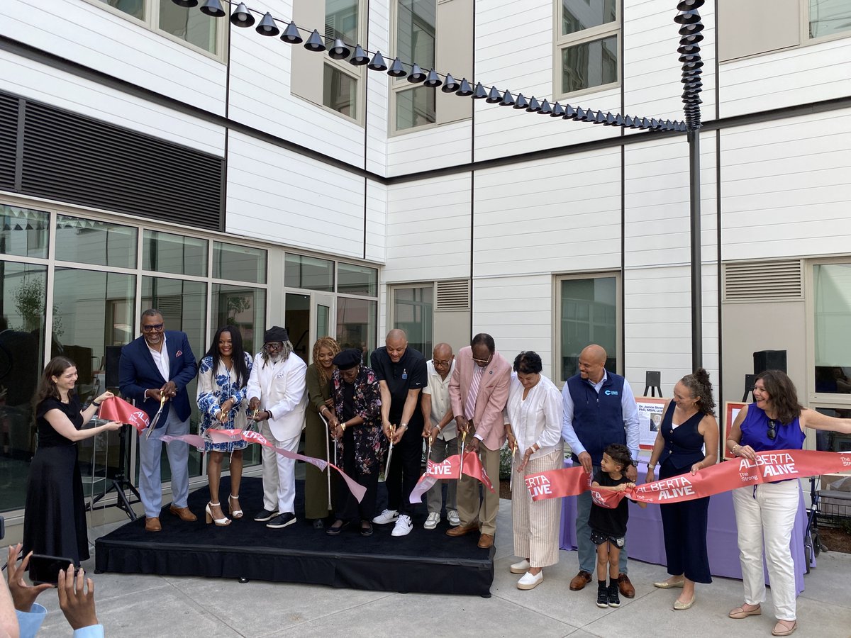 PortlandHousing's tweet photo. Today, we were proud to join CDP, @SelfEnhancement, the Strong Family, @oregonmetro and City Councilor Elana Pirtle-Guiney, to celebrate the grand opening of the Strong Building, a new 75-unit affordable housing development at the prominent corner of N Williams &amp; Alberta. /1 https://t.co/1vNxc0ePTK