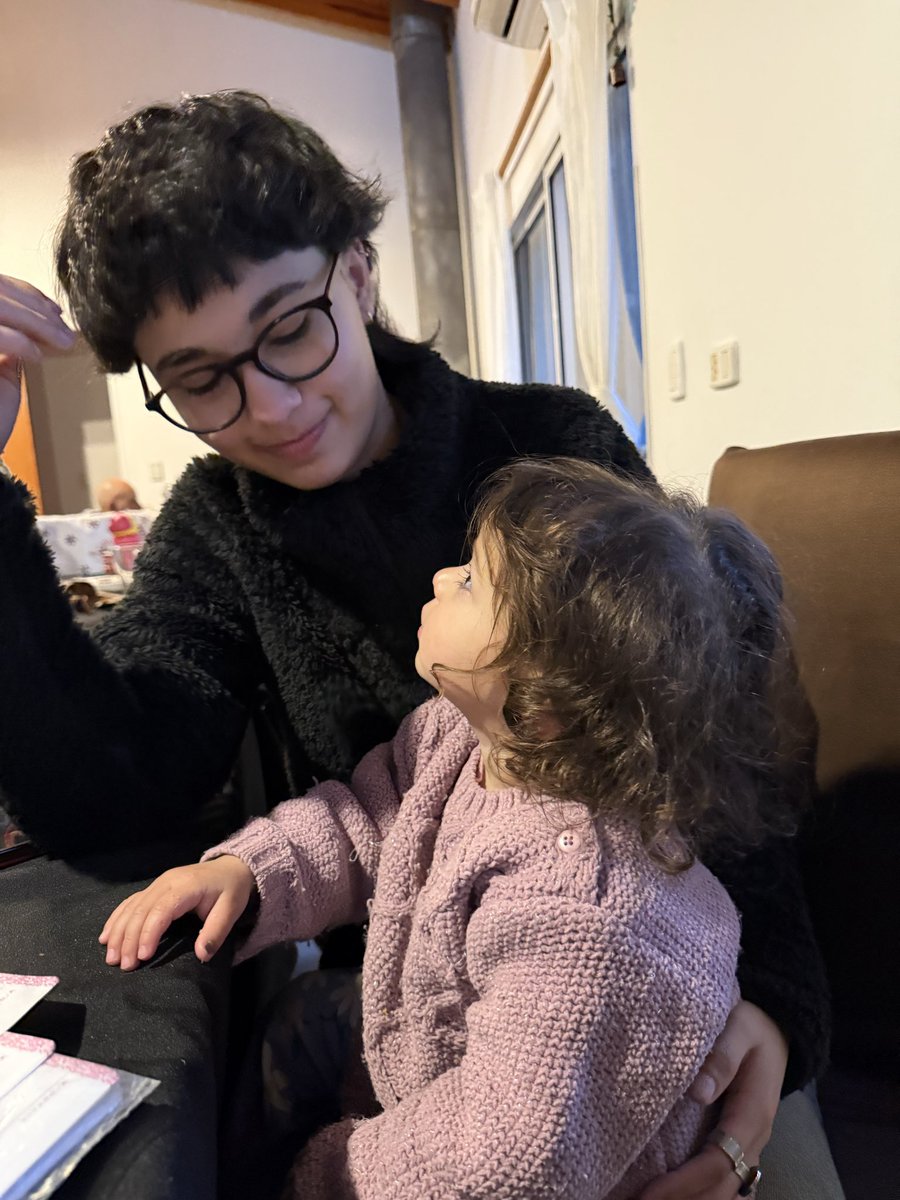 Candedeich's tweet photo. la relación de estas dos es realmente lo mas hermoso que existe 
las amo💘 https://t.co/XgyP1lrrtZ