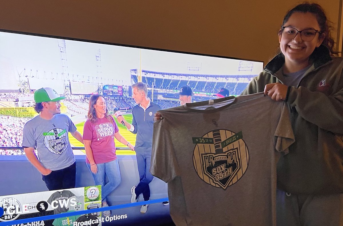itsqueennielle's tweet photo. I only see 1 shirt to buy! 
@SoxOn35th &amp; @jlazowski14 https://t.co/AHwlYeBB3W