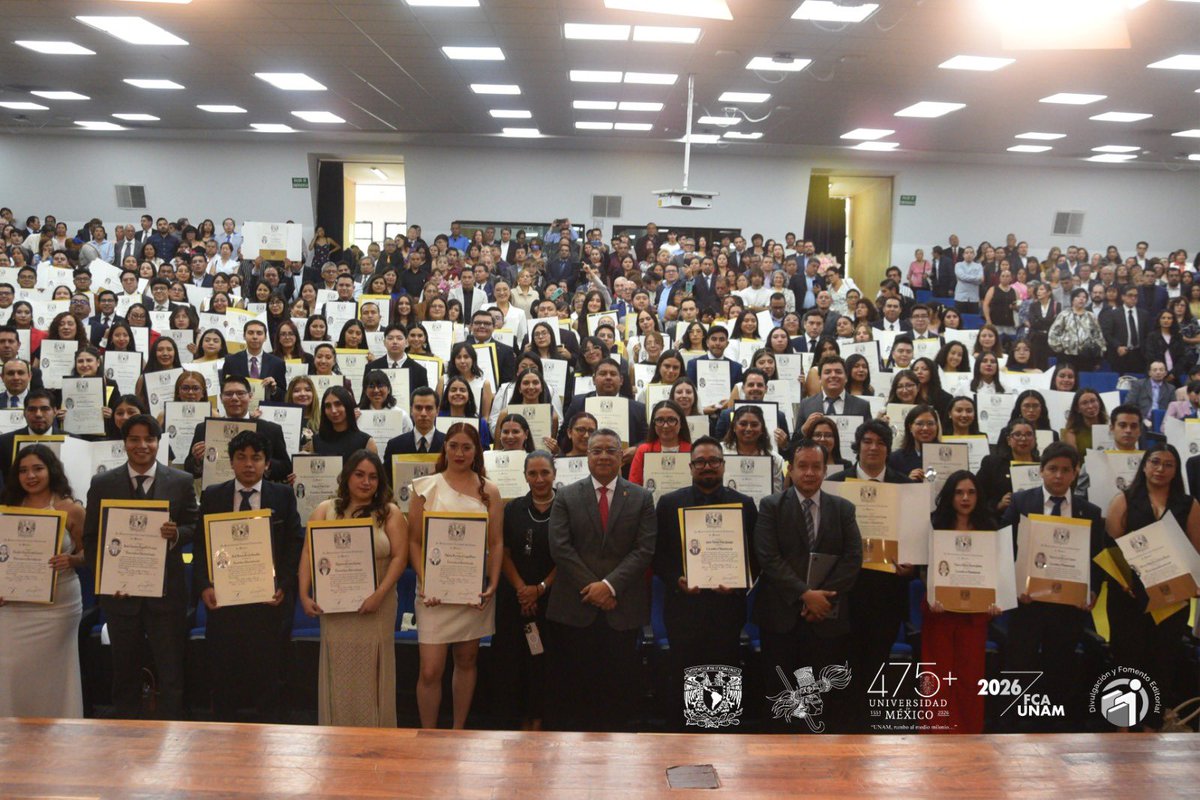FCAUNAMOFICIAL's tweet photo. En una emotiva ceremonia realizada en el auditorio Mtro. Carlos Pérez del Toro, esta tarde, 184 egresadas y egresados de la FCA de la UNAM recibieron sus títulos profesionales.

🎓 ¡Felicitamos a esta nueva generación de licenciadas y licenciados! https://t.co/vcaPIMfOr6