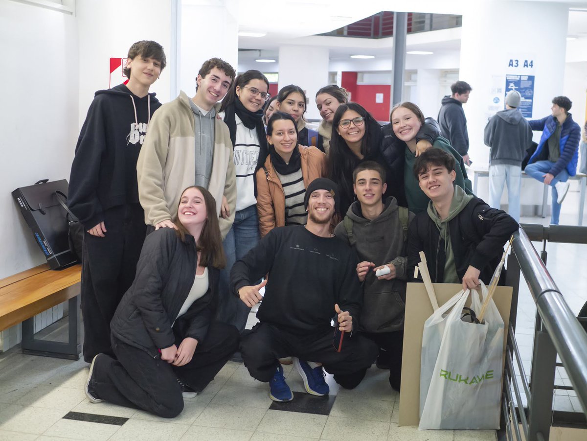unsamoficial's tweet photo. Cada CRE equivale a 25 horas de trabajo académico.

Es decir: suma tanto las horas compartidas con docentes como las horas de estudio autónomo que cada estudiante dedica a aprender. https://t.co/CtcioguACE