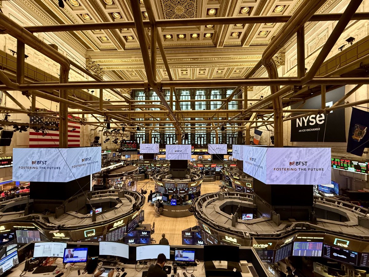 FLOTUS's tweet photo. FOSTERING THE FUTURE: Private Sector Takes Action

The business community’s support for America’s foster care youth is indispensable.

Today, the New York Stock Exchange @NYSE placed BE BEST Fostering the Future at the heart of the business world.   This is the moment for leaders to take action.  

You can invest in our children’s future by:
•Purchasing Fostering the Future Scholarships  
•Funding Fostering the Future Accounts  

Make a measurable impact today!