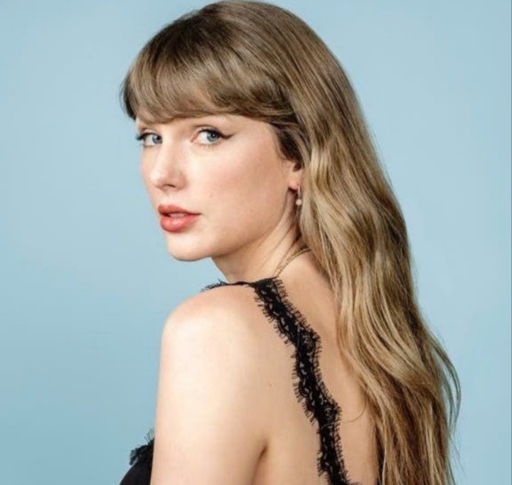 PopMedia_1's tweet photo. Top 5 Most Popular Female Artists Right Now (Globally):

1️⃣ Taylor Swift 
2️⃣ Ariana Grande 
3️⃣ Olivia Rodrigo 
4️⃣ Shakira 
5️⃣ BLACKPINK https://t.co/r4DNeSyhdy