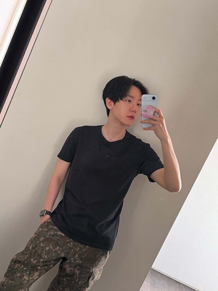 Ace_BBH's tweet photo. 260624 BAEKHYUN BBL OH MY HE LOOKS SO GOOD 😭😭😭🫠

"Good morning ❤️"
📸
"Perfect weather to do reserve military teaining!^^ day 3!! Dudun"
"Hwaiting for today too!! I'll return during lunch time! ㅎㅎ
It feels good to sleep and wake up early!! ㅎㅎ" https://t.co/byq713duUX