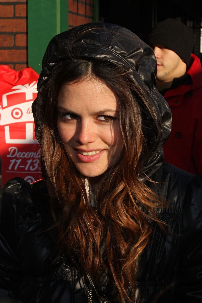 mila tweet media