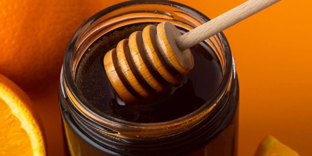 adagio_bees's tweet photo. 🍊 Orange Blossom Honey is sunshine in a jar. ☀️

Iced tea. Fresh fruit. Spoonfuls. 🍯

However you enjoy it, a little citrus sweetness goes a long way.

https://t.co/ApwlJSavn1 https://t.co/p3i61MUue3