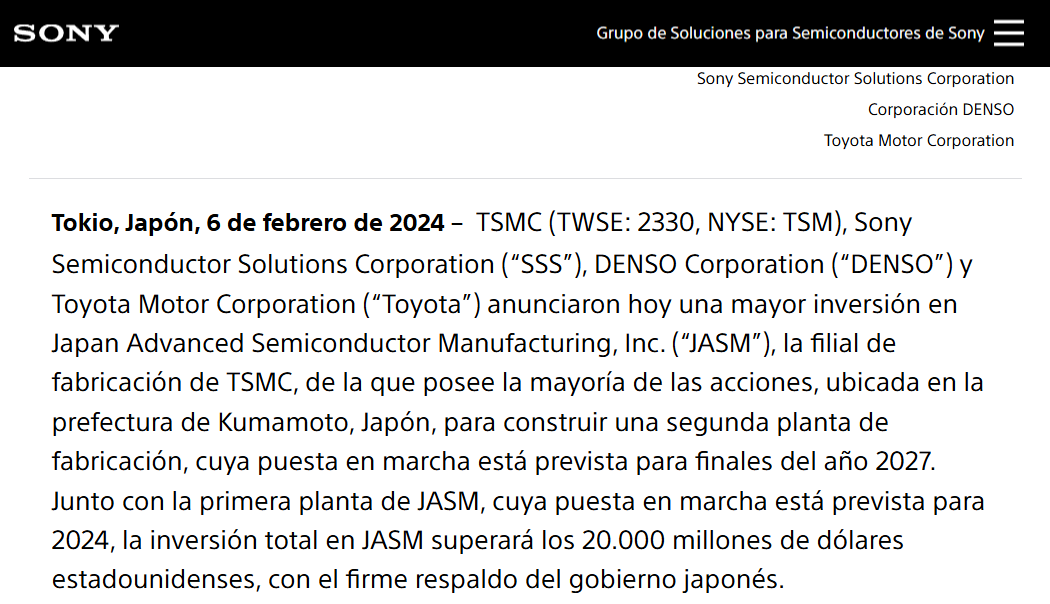 RetroGamer_74's tweet photo. Sony aprendió la lección de la pandemia y podría llegar a PS6 mejor preparada que nunca para 2027

Durante los últimos días se ha popularizado la idea de que la próxima generación de consolas podría superar fácilmente los 1.000 dólares debido al aumento del coste de los chips y componentes. Sin embargo, este análisis suele ignorar un detalle fundamental: Sony lleva años preparándose para evitar precisamente los problemas que sufrió durante el lanzamiento de PS5.

La pandemia dejó al descubierto una realidad incómoda. Aunque PS5 tuvo una demanda histórica, Sony fue incapaz de satisfacerla durante años debido a la escasez global de semiconductores, memorias y componentes críticos. Aquella experiencia obligó a la compañía a replantear por completo su estrategia industrial.

La respuesta llegó en forma de una de las mayores inversiones tecnológicas realizadas en Japón en décadas. En 2021, Sony se unió a TSMC para impulsar la creación de JASM (Japan Advanced Semiconductor Manufacturing) en Kumamoto, una fábrica valorada inicialmente en unos 7.000 millones de dólares y respaldada además por el gobierno japonés.

Lo importante es que el proyecto no se quedó en una simple promesa. La primera planta comenzó su producción a finales de 2024 y una segunda expansión ya está en funcionamiento. Según los planes anunciados, esta nueva capacidad industrial alcanzará su máximo rendimiento precisamente alrededor de 2027.

Aunque estas instalaciones no están dedicadas exclusivamente a PlayStation, sí forman parte de una estrategia mucho más amplia: garantizar acceso prioritario a capacidad de fabricación, reforzar la cadena de suministro japonesa y reducir la dependencia de un mercado global que durante la pandemia demostró ser extremadamente vulnerable. 

Con ambas fábricas, la planta de Kumamoto de JASM (Japan Advanced Semiconductor Manufacturing) ofrece una capacidad de producción total de más de 100.000 obleas de 12 pulgadas al mes, con tecnologías de hasta 2 nanómetros en la actualidad.

A esto hay que sumar los rumores de que Sony habría estado asegurando reservas de componentes y memoria con años de antelación, una práctica habitual en la industria cuando se prepara el lanzamiento de un hardware de gran volumen.

Por supuesto, nada de esto garantiza que PS6 vaya a ser barata. Los costes de fabricación continúan aumentando y la industria atraviesa un periodo complejo. Sin embargo, sí coloca a Sony en una posición industrial muy diferente a la que tenía antes del lanzamiento de PS5.

Si los rumores son correctos y PlayStation 6 termina llegando en torno a 2027, Sony afrontaría ese lanzamiento con una infraestructura de suministro significativamente más robusta, una relación estratégica reforzada con TSMC y una capacidad de planificación muy superior a la que tenía durante la crisis de la pandemia.

Quizá la pregunta ya no sea si Sony podrá fabricar suficientes PS6, sino cuánto ha aprendido de los errores que limitaron el lanzamiento de PS5.