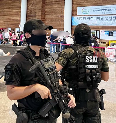BrandonFDW's tweet photo. South Korean Coast Guard SSAT with KAC KS-3 rifle.
https://t.co/1tZ2YxhB9K https://t.co/hD8VL6Wk05